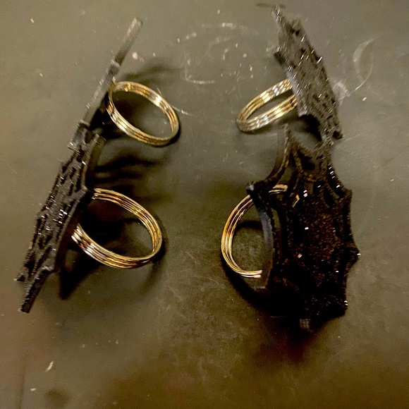 4 Piece Halloween Black Spider Web Napkin Rings . - Picture 3 of 5